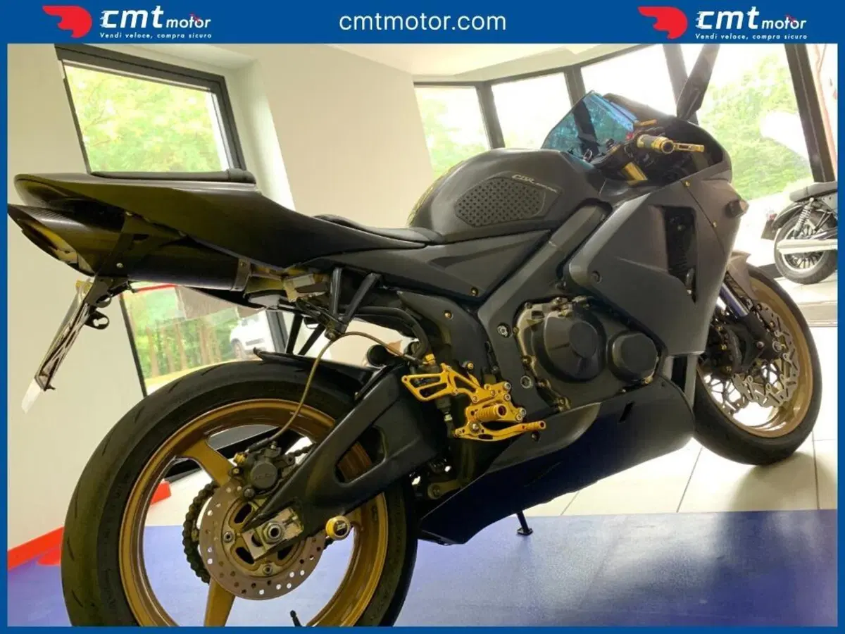 Honda CBR 600 RR (2005 - 06) (9)