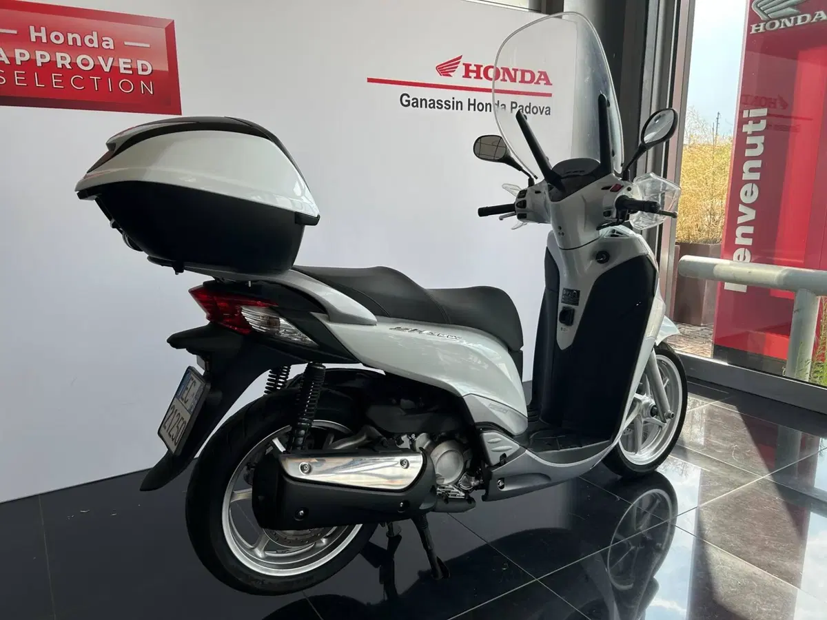 Honda SH 300 i ABS (2013 - 14) (2)