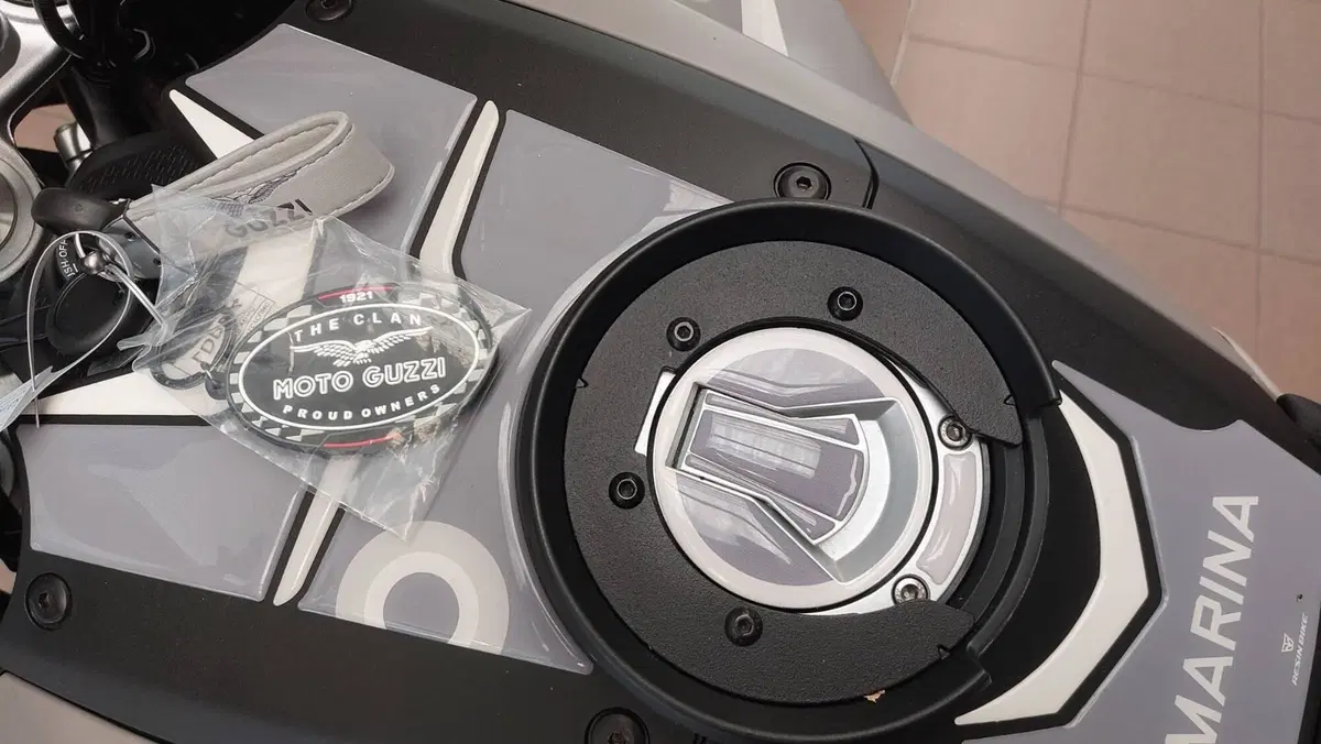 Moto Guzzi V100 Mandello (2025 - 26) (6)