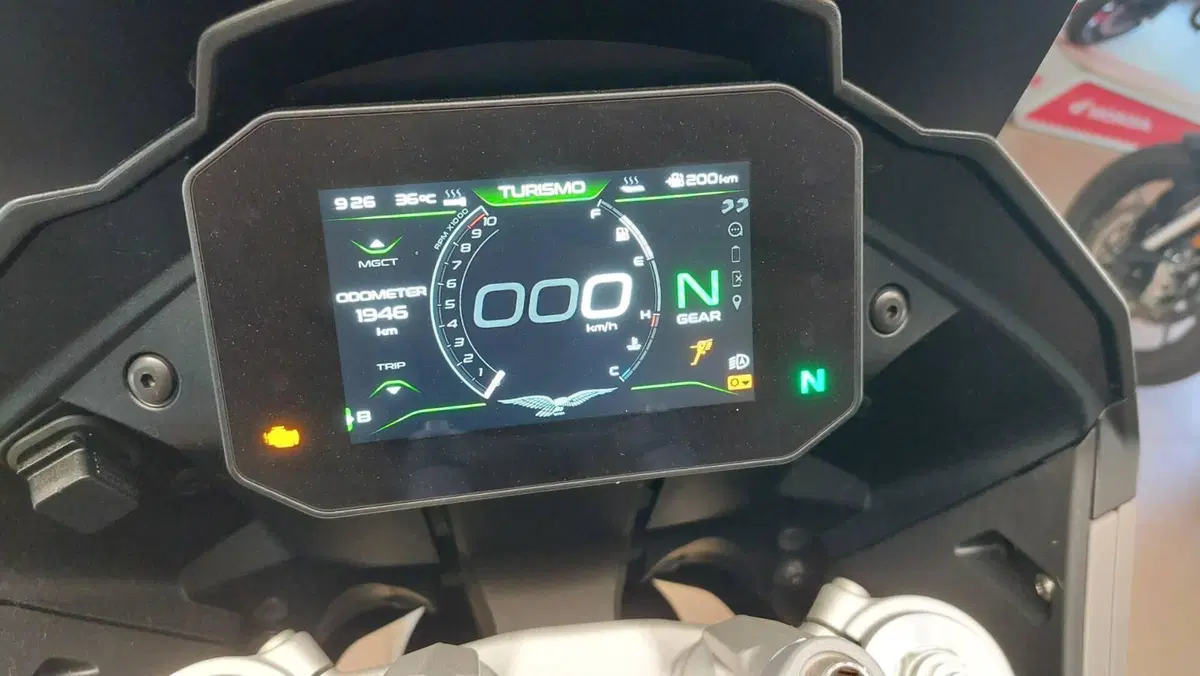 Moto Guzzi V100 Mandello (2025 - 26) (7)