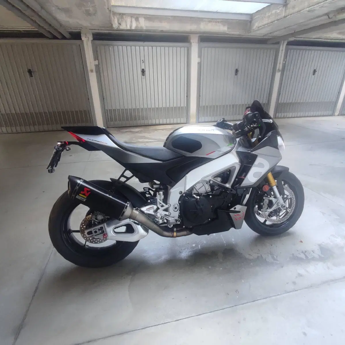 Aprilia Tuono V4 (2021 - 24) (2)