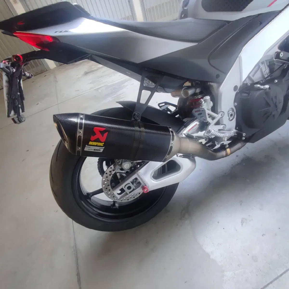 Aprilia Tuono V4 (2021 - 24) (3)