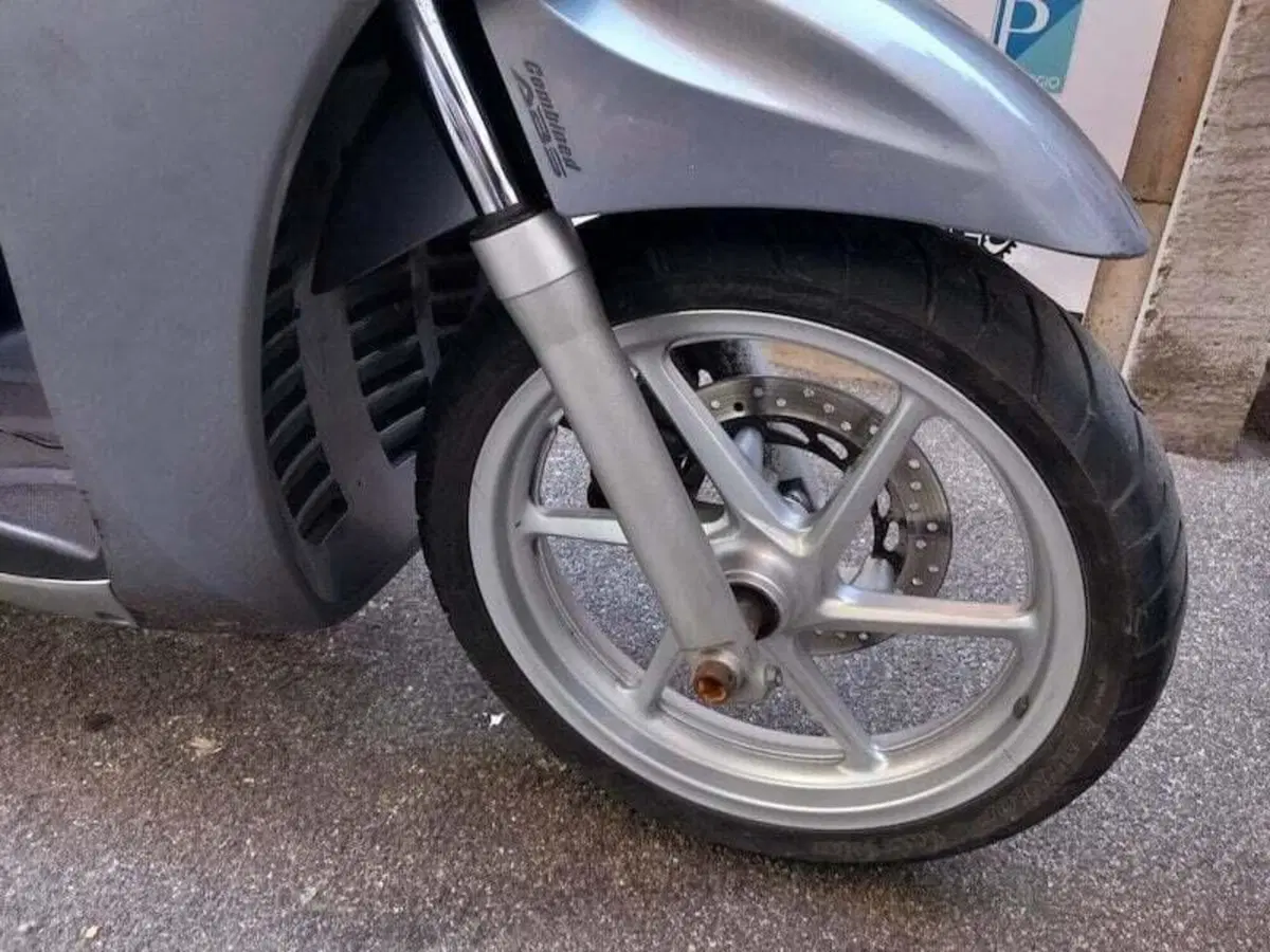 Honda SH 300 i ABS (2013 - 14) (6)