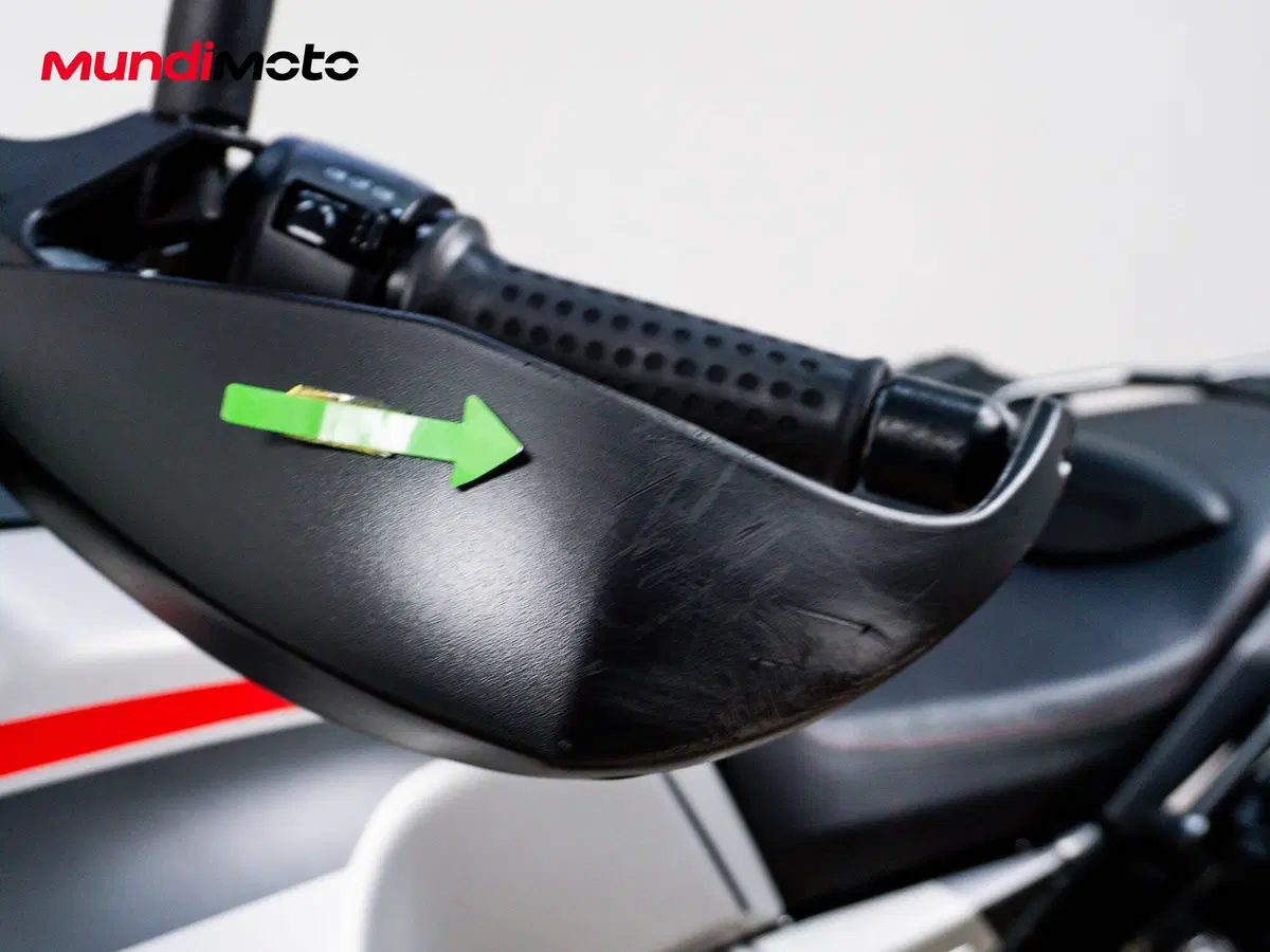 Moto Guzzi V85 TT Travel (2024 - 26) (13)