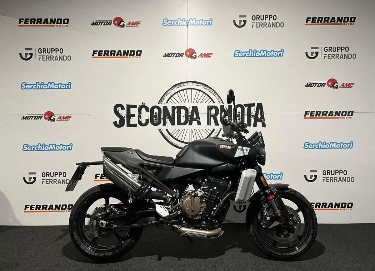 Husqvarna Svartpilen 801 (2024 - 26)