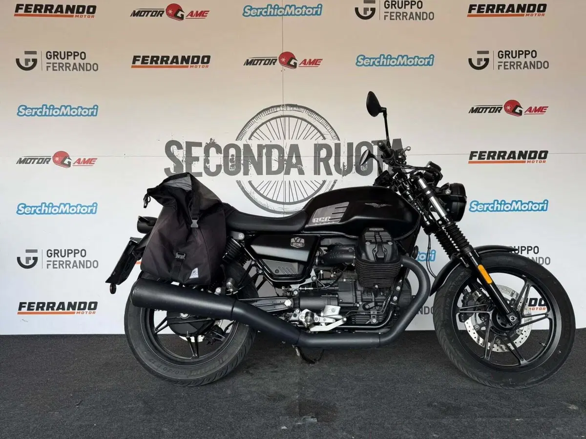 Moto Guzzi V7 Stone (2021 - 24)