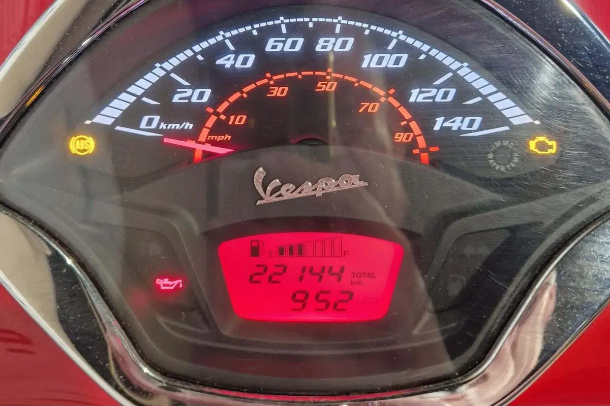 Vespa GTS 300 Super Hpe (2018 - 19) (5)
