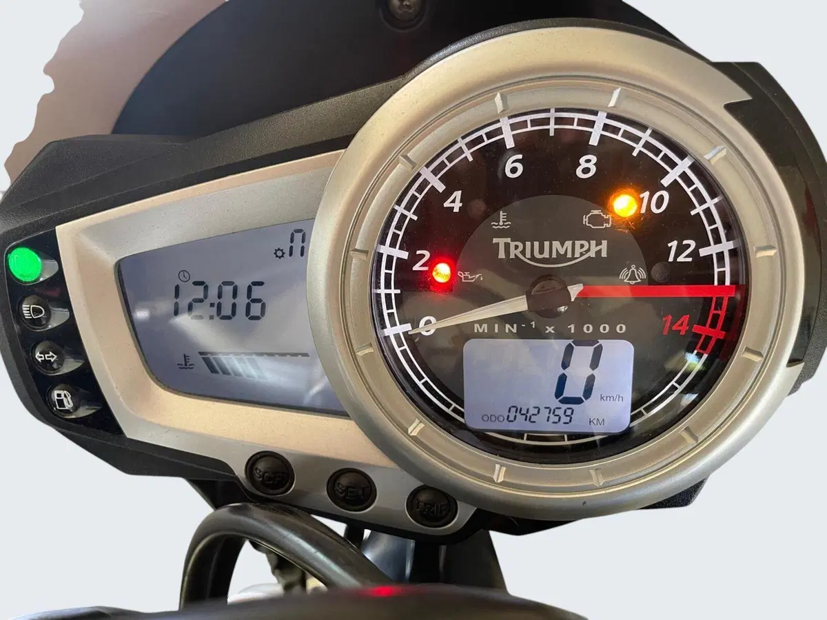Triumph Street Triple (2007 - 12) (7)