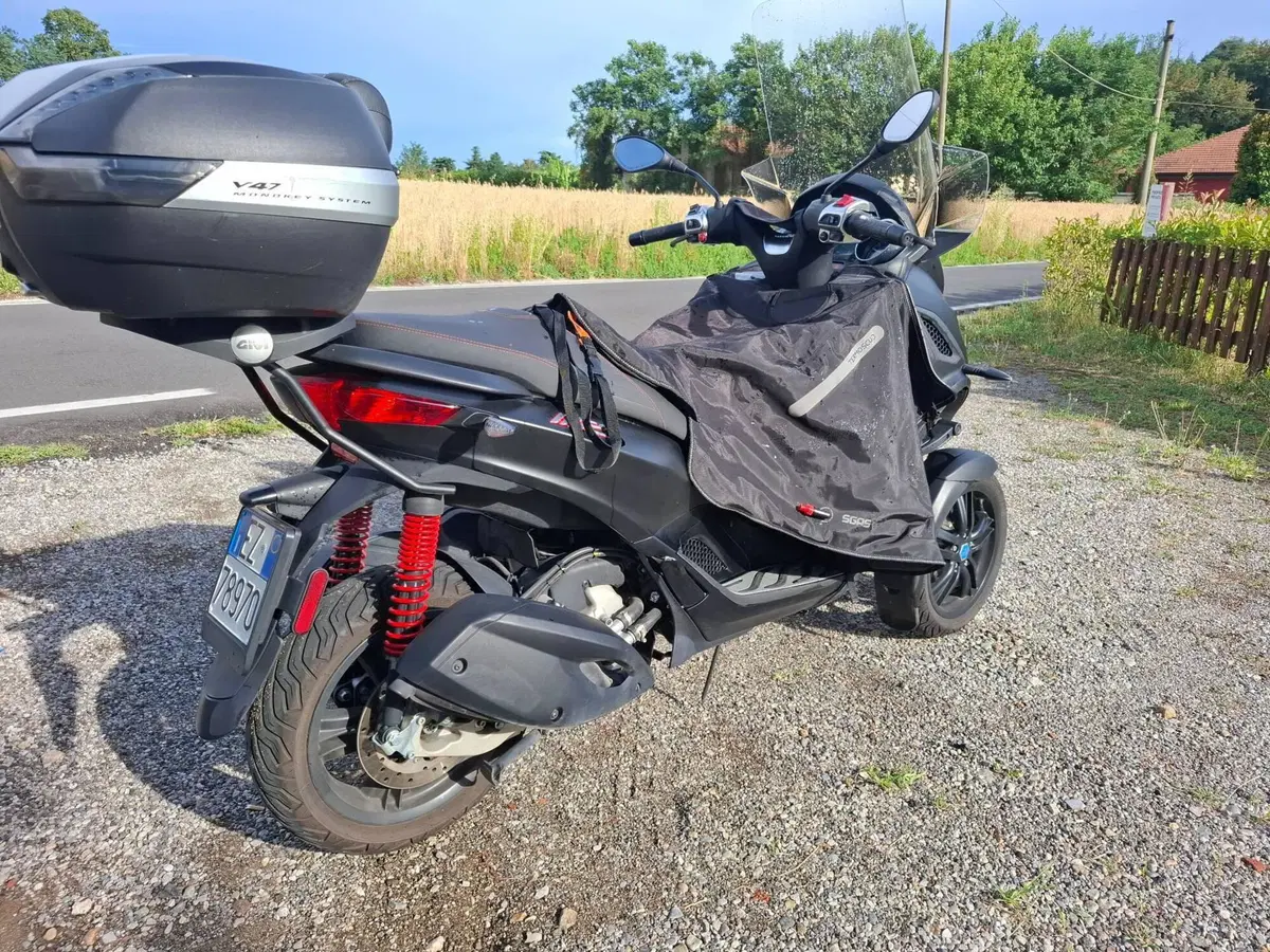 Piaggio MP3 300 Sport ABS Hpe (2021 - 24) (4)