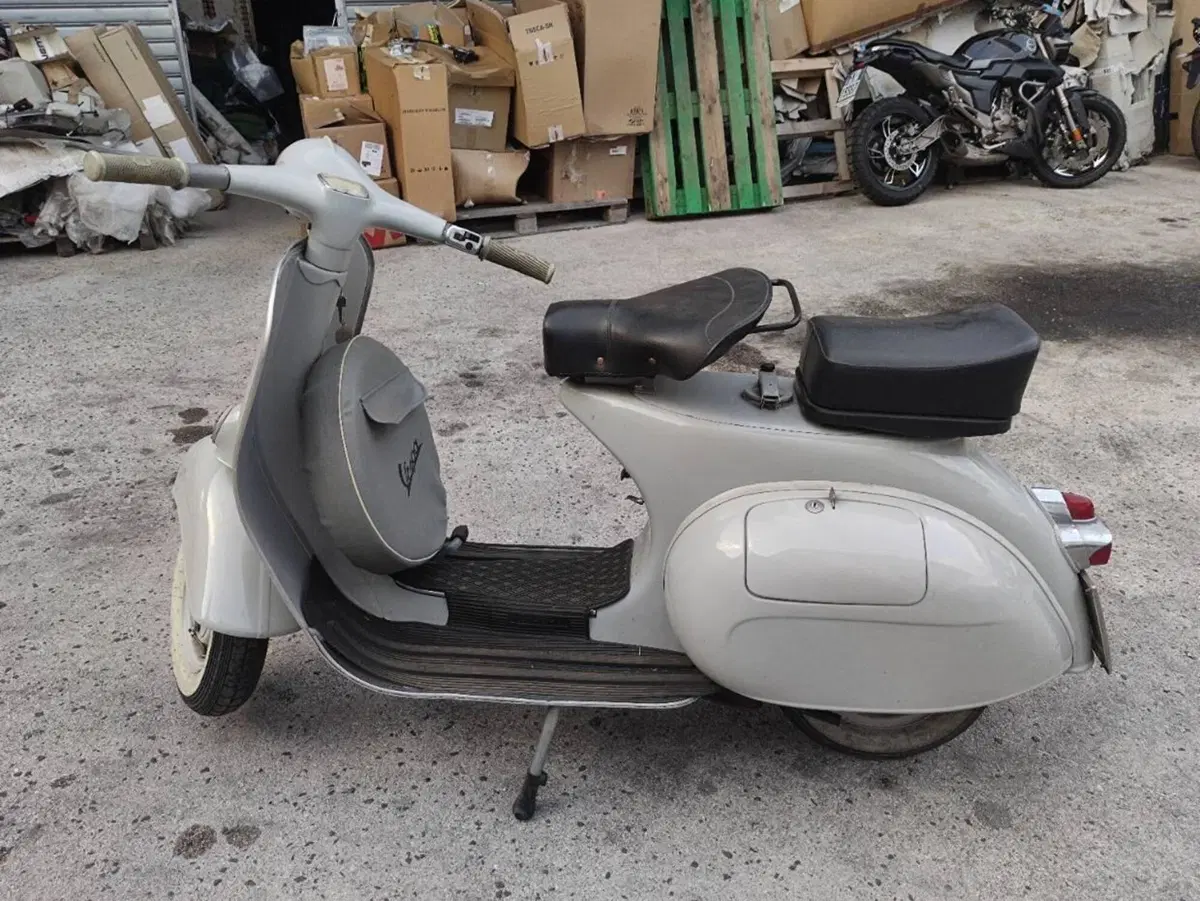 Piaggio VESPA 125 VNB1 (2)