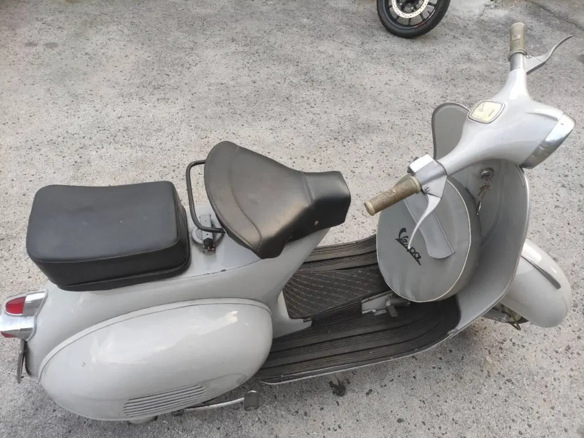 Piaggio VESPA 125 VNB1 (3)