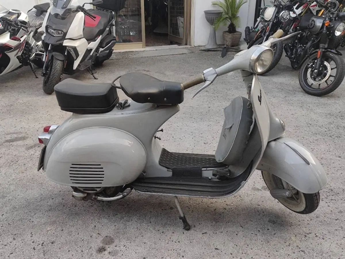 Piaggio VESPA 125 VNB1 (4)
