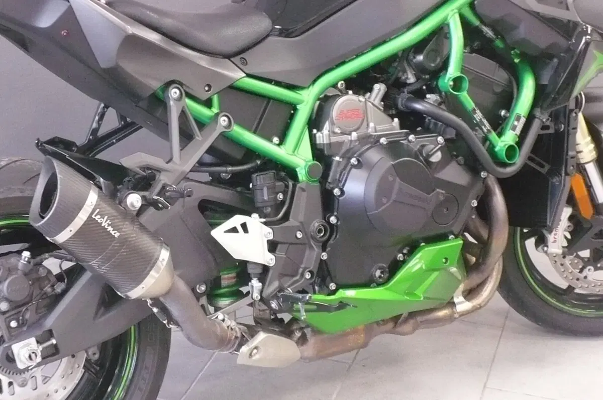 Kawasaki Z H2 SE (2021 - 24) (7)