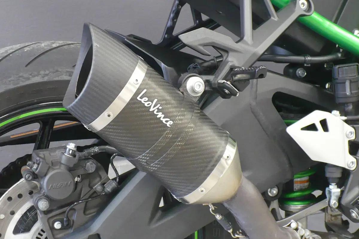 Kawasaki Z H2 SE (2021 - 24) (10)