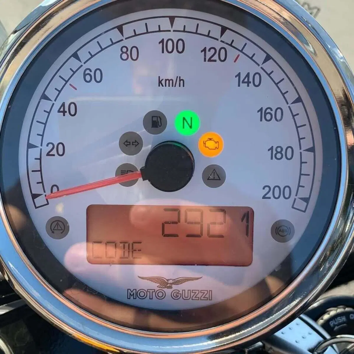 Moto Guzzi V9 Roamer (2016 - 18) (5)