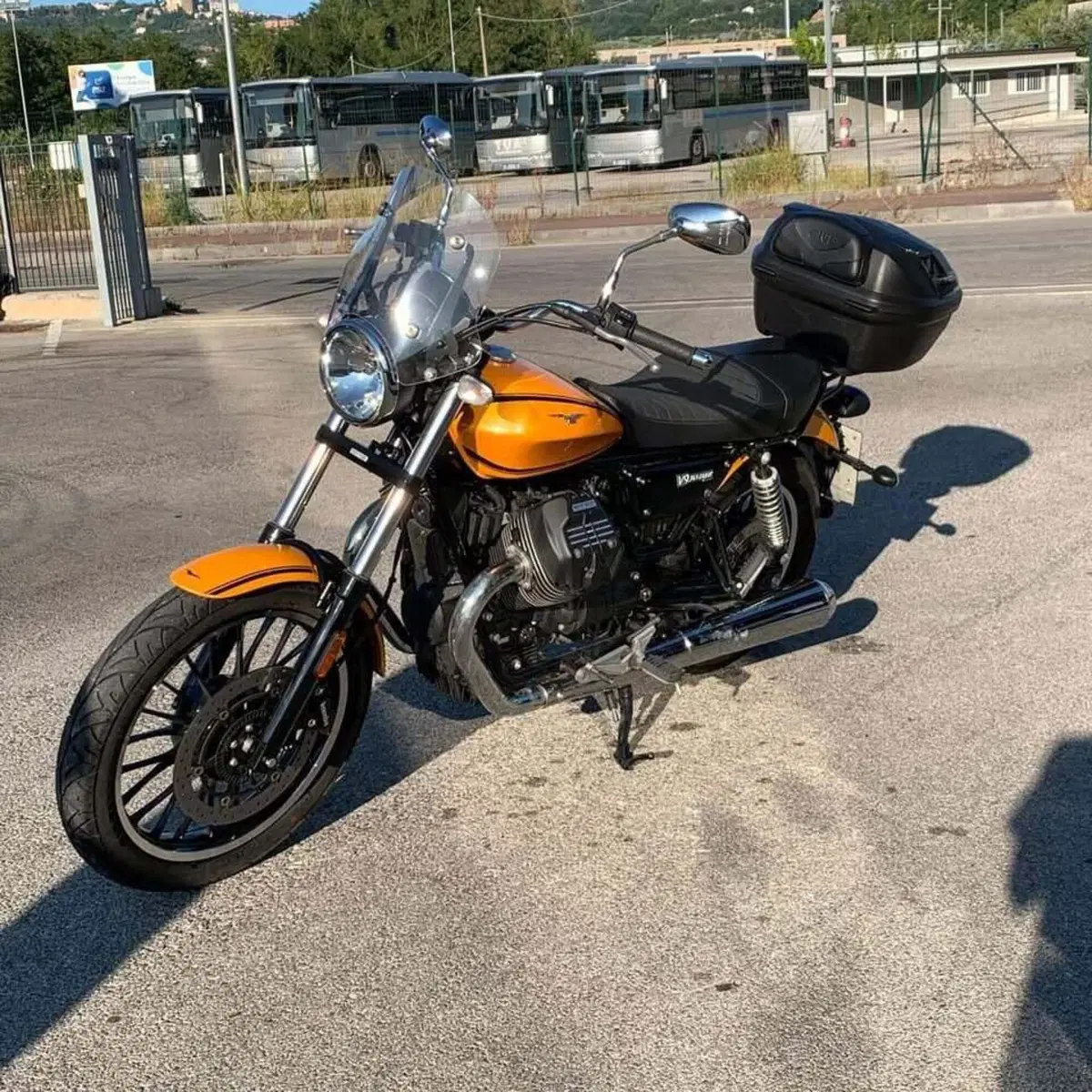 Moto Guzzi V9 Roamer (2016 - 18) (7)