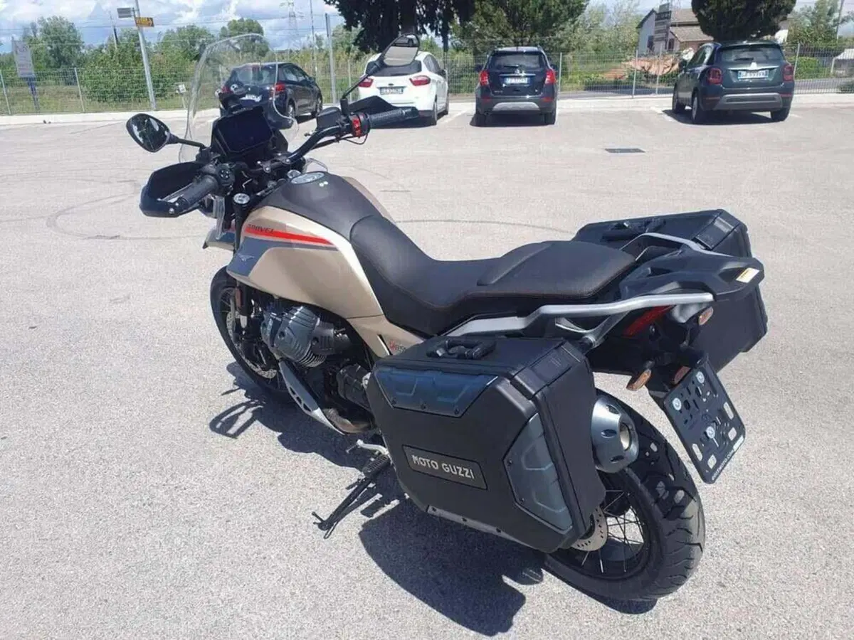 Moto Guzzi V85 TT Travel (2024 - 26) (2)