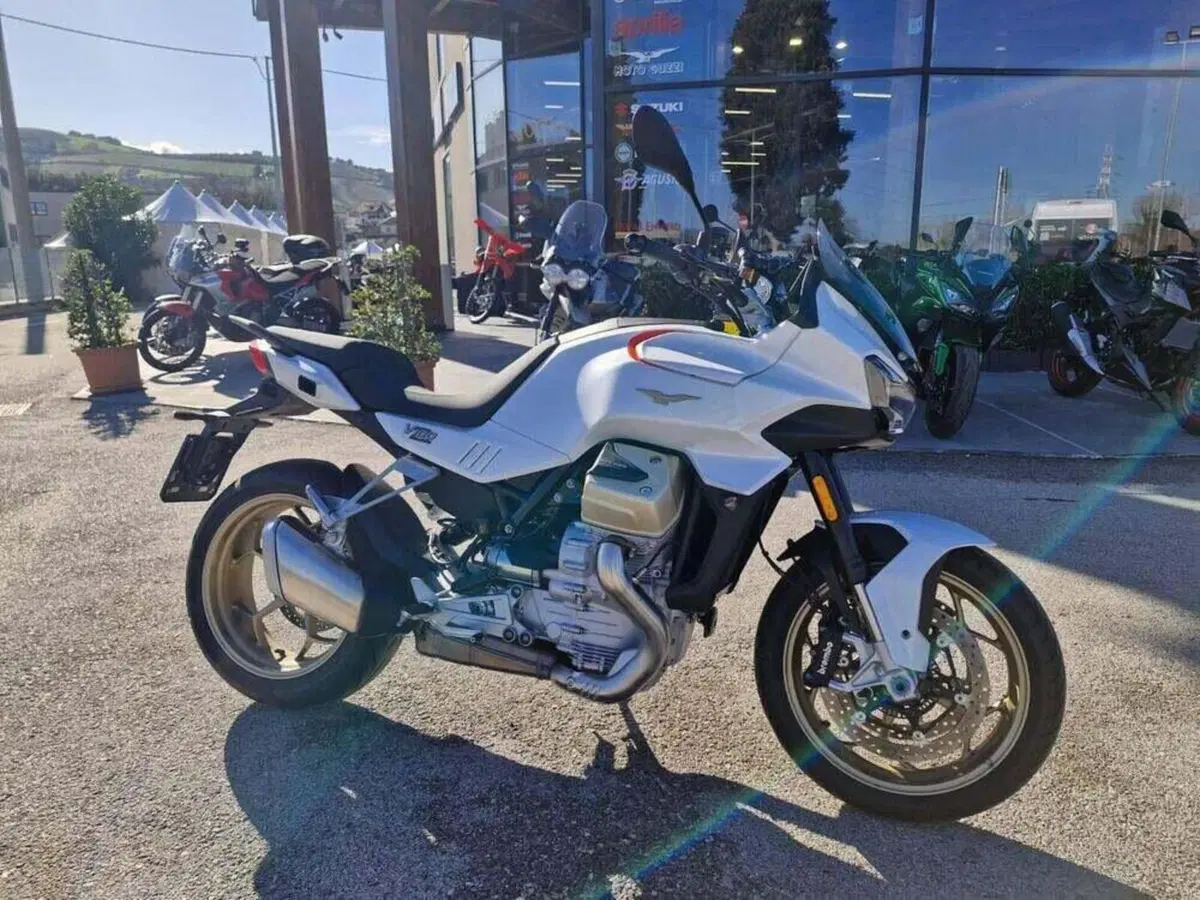 Moto Guzzi V100 Mandello (2022 - 24) (4)