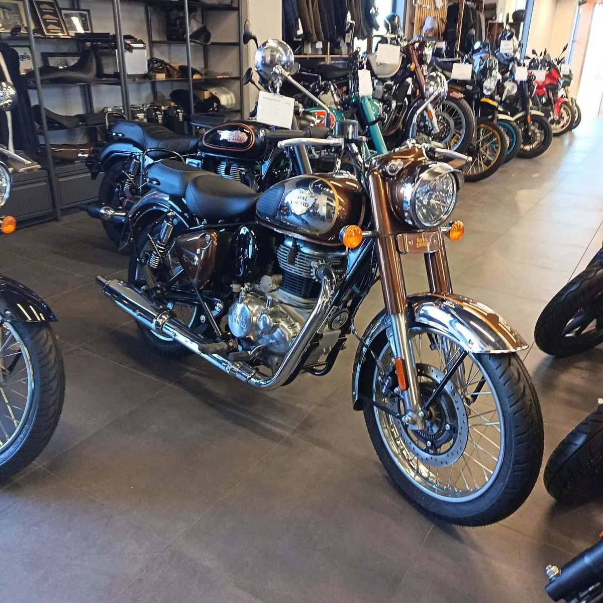 Royal Enfield Classic 350 (2021 - 26) (4)