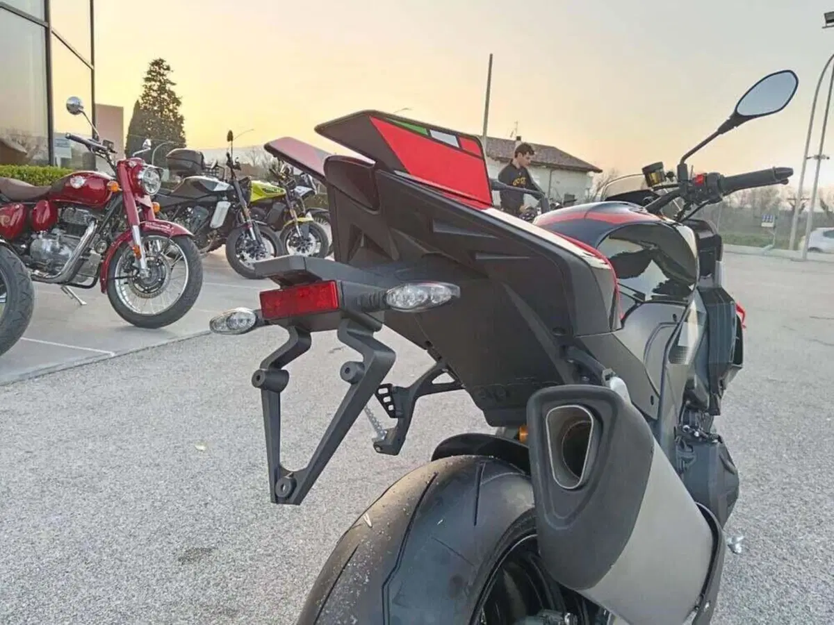 Aprilia Tuono V4 Factory (2025 - 26) (7)