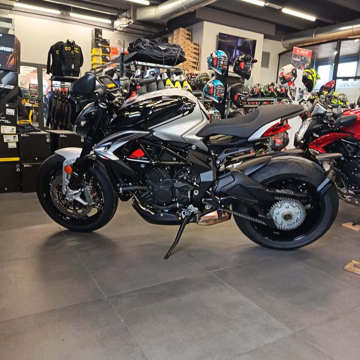 MV Agusta Dragster 800 RR Ottantesimo (2025 - 26) (3)