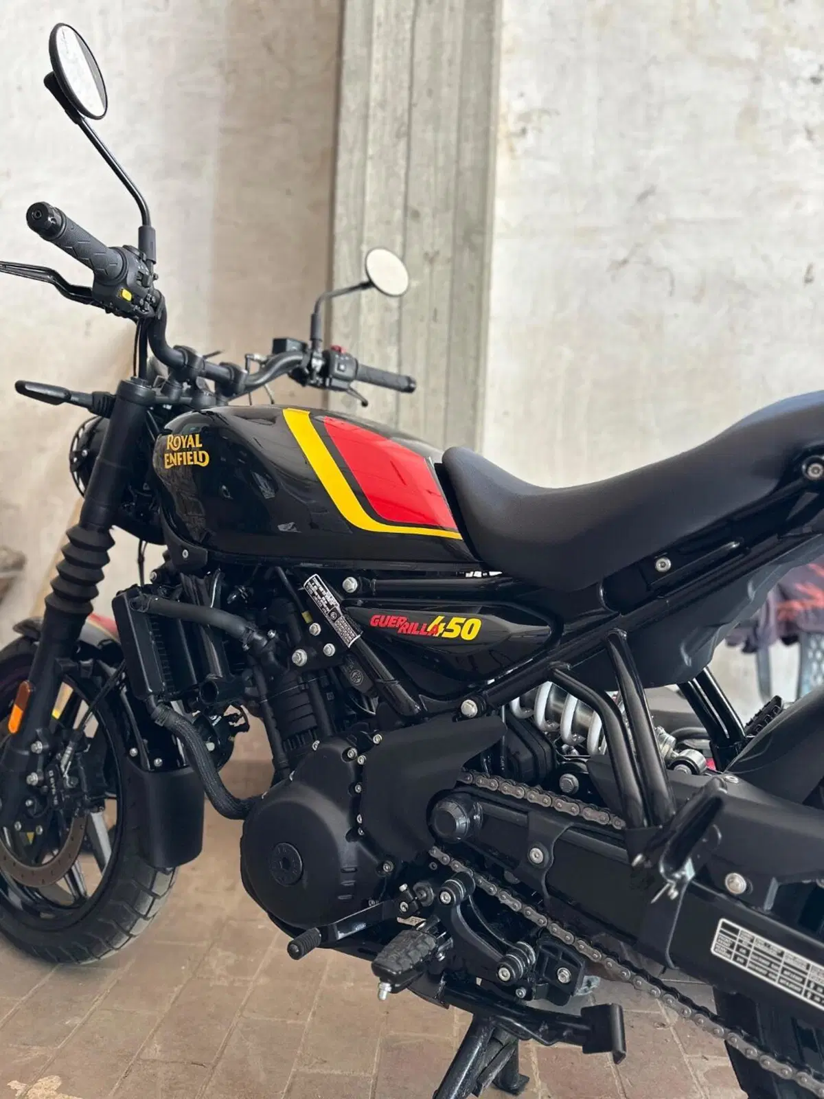 Royal Enfield Guerrilla 450 (2024 - 26) (2)