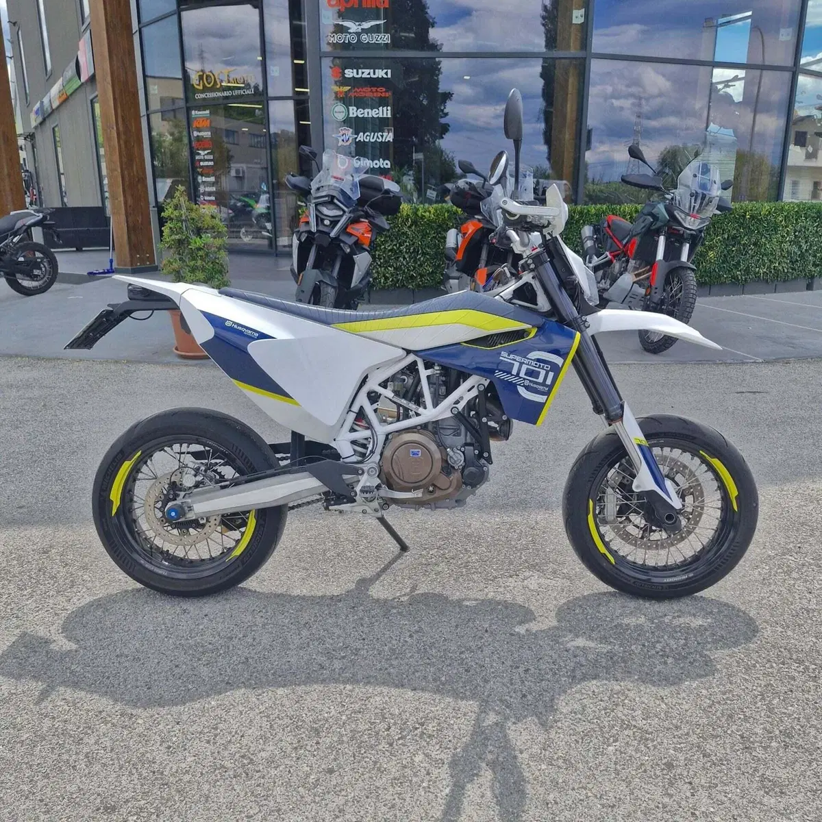 Husqvarna 701 Supermoto (2017 - 19) (3)