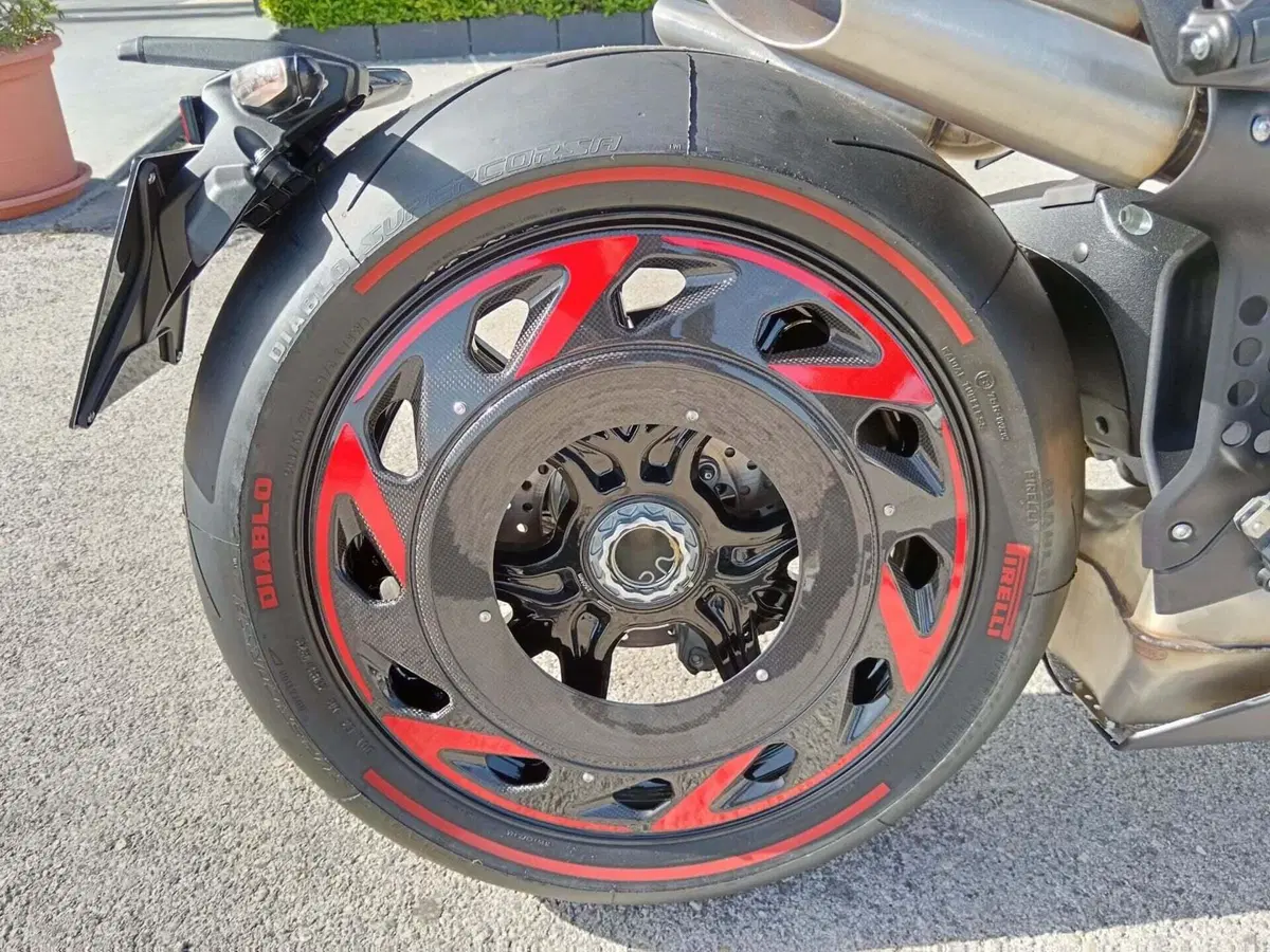 MV Agusta Rush 1000 (2023 - 26) (2)