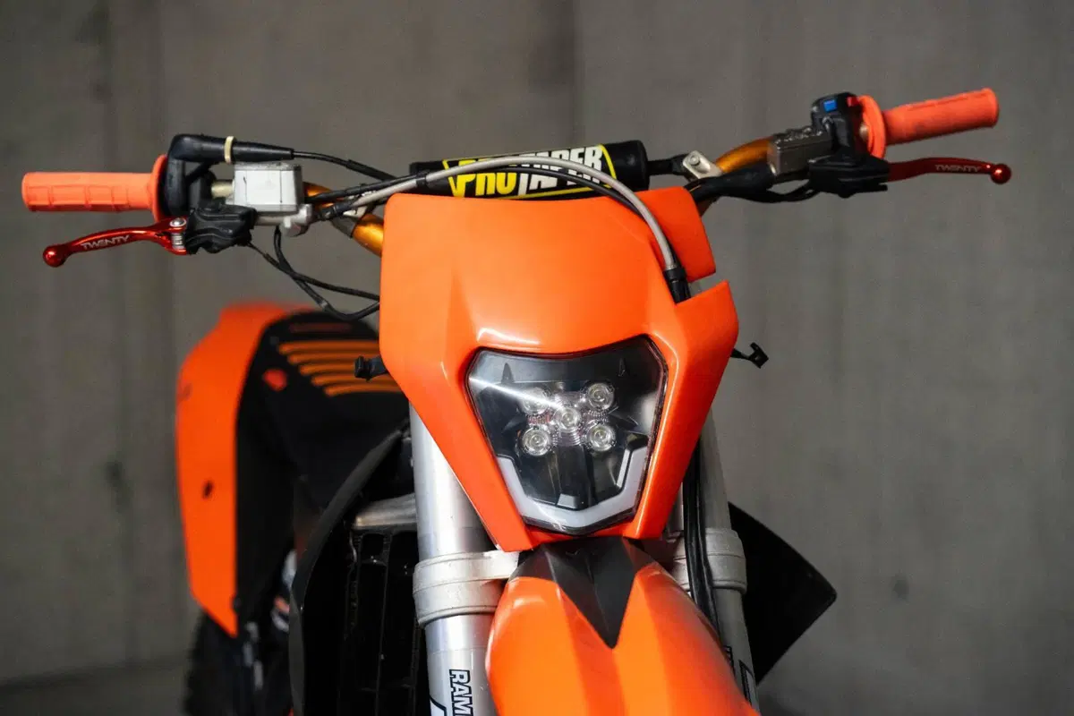 KTM 125 EXC (2009) (3)