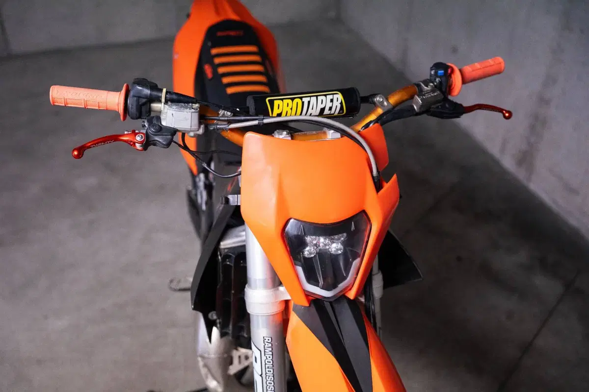 KTM 125 EXC (2009) (11)
