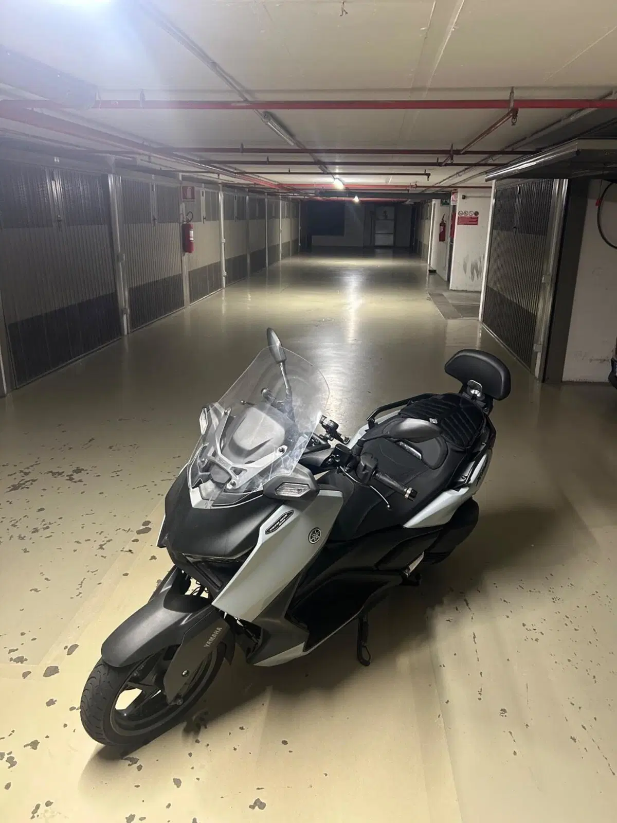 Yamaha X-Max 300 Tech Max (2025 - 26) (2)