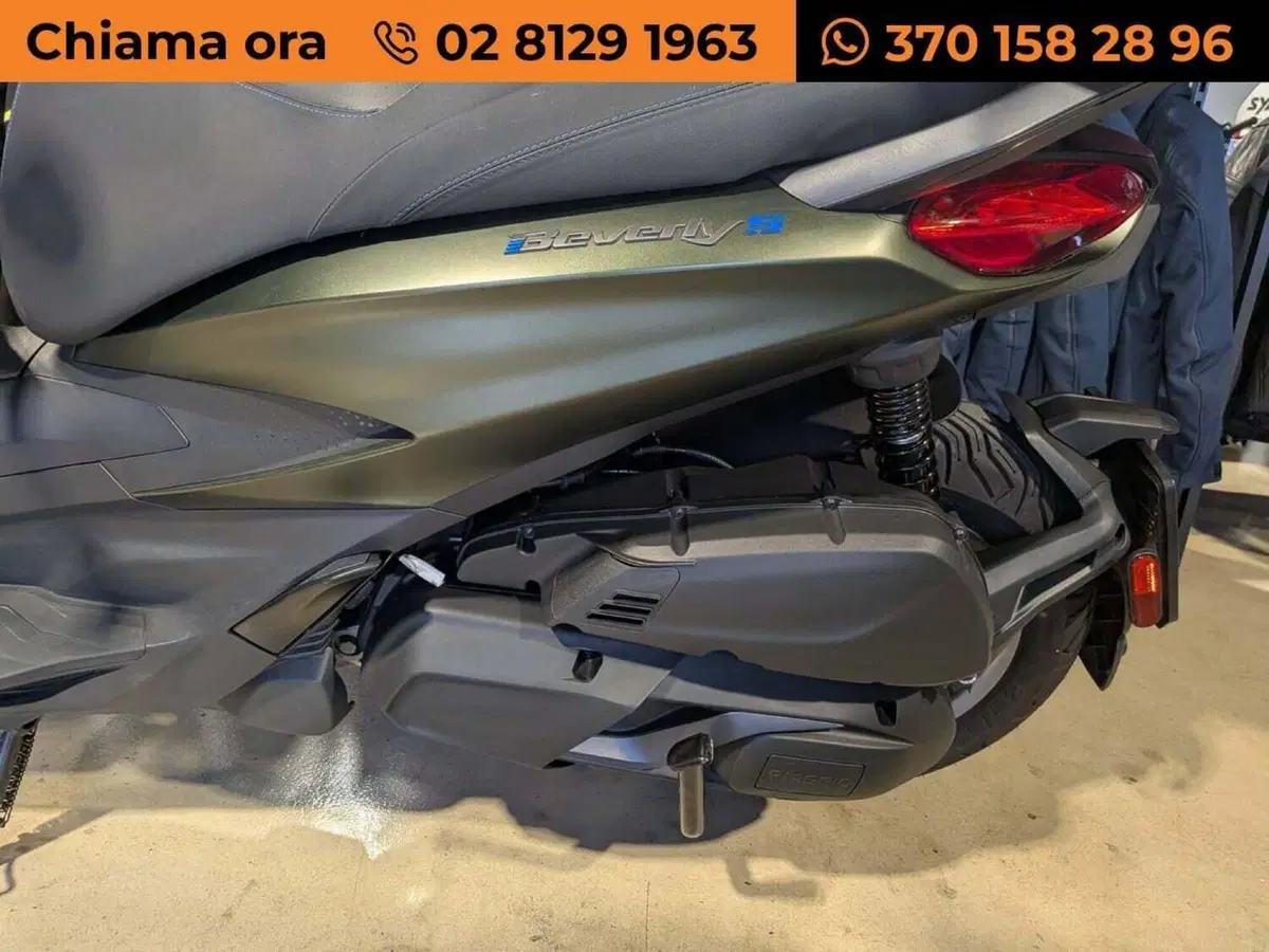 Piaggio Beverly 400 (2025 - 26) (4)