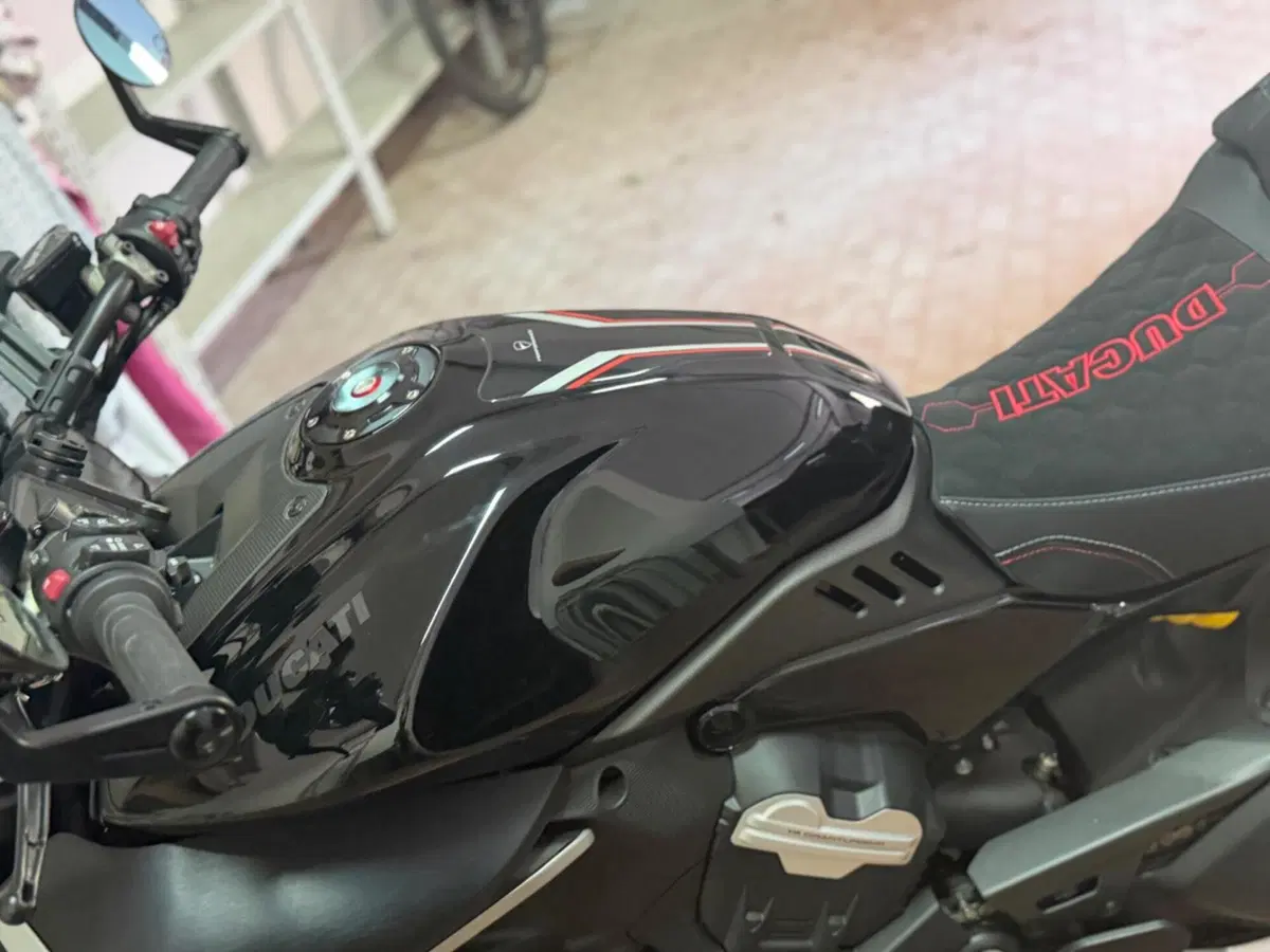 Ducati Diavel V4 (2023 - 26) (2)