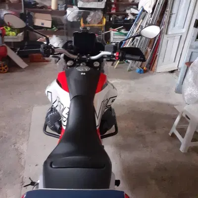 Moto Guzzi V85 TT (2024 - 26) usata