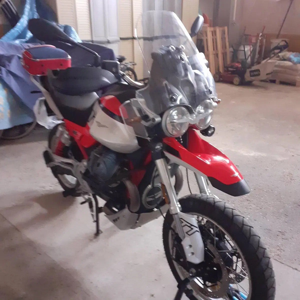 Moto Guzzi V85 TT (2024 - 26) (2)