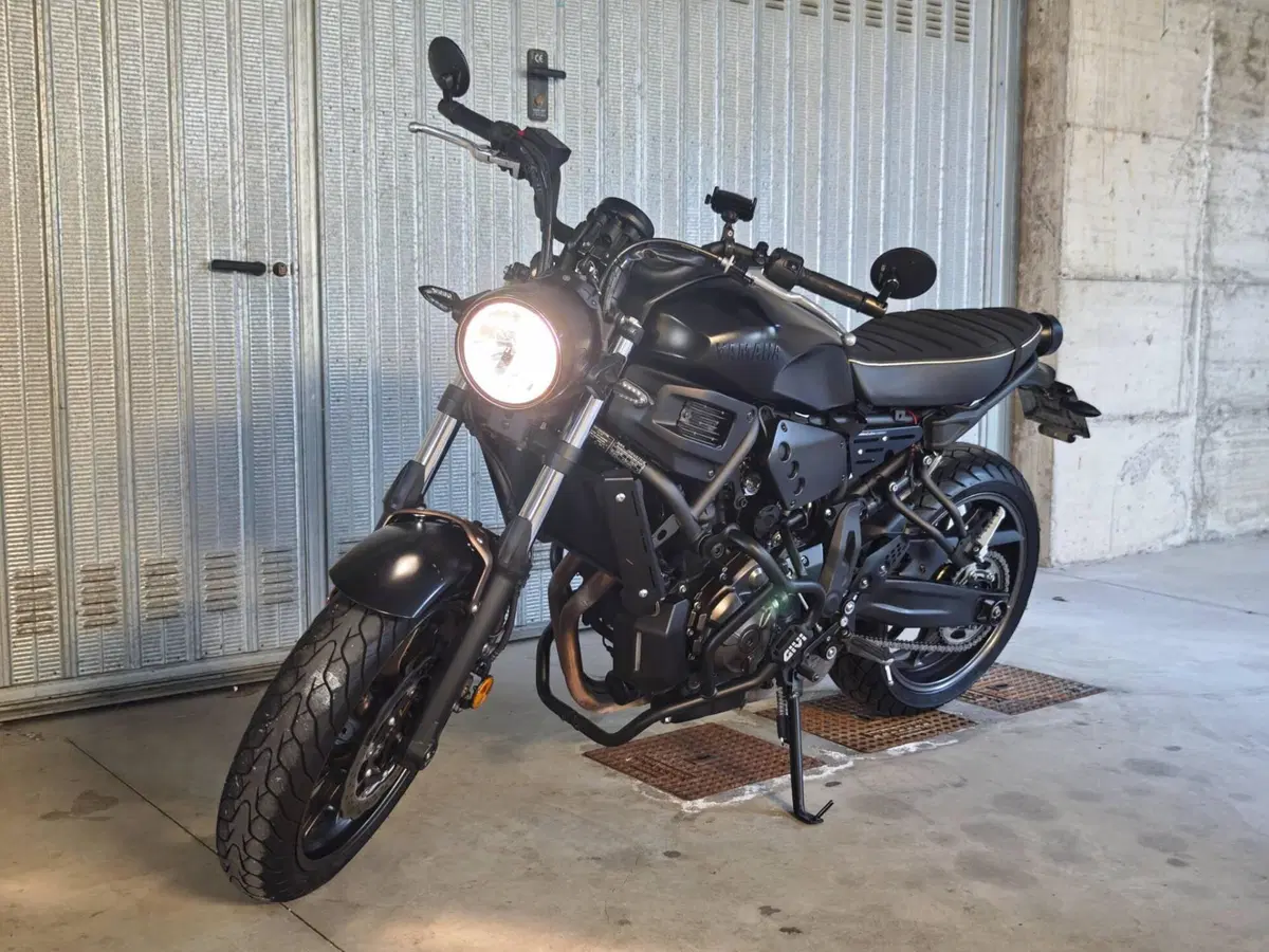 Yamaha XSR 700 ABS (2016 - 20) (9)