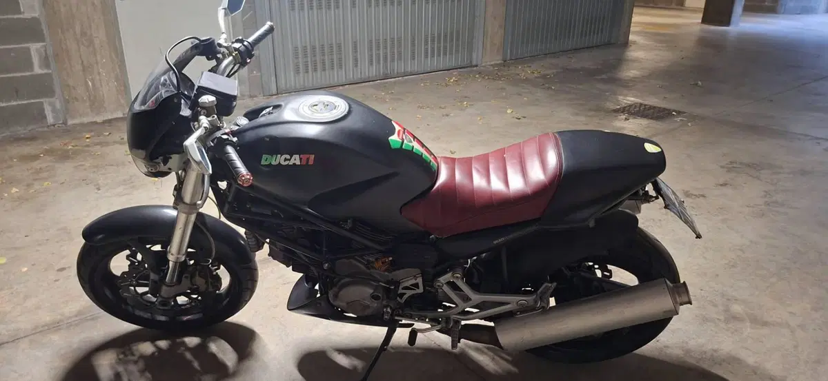 Ducati Monster 900 City Dark I.E. (1999 - 02) (2)