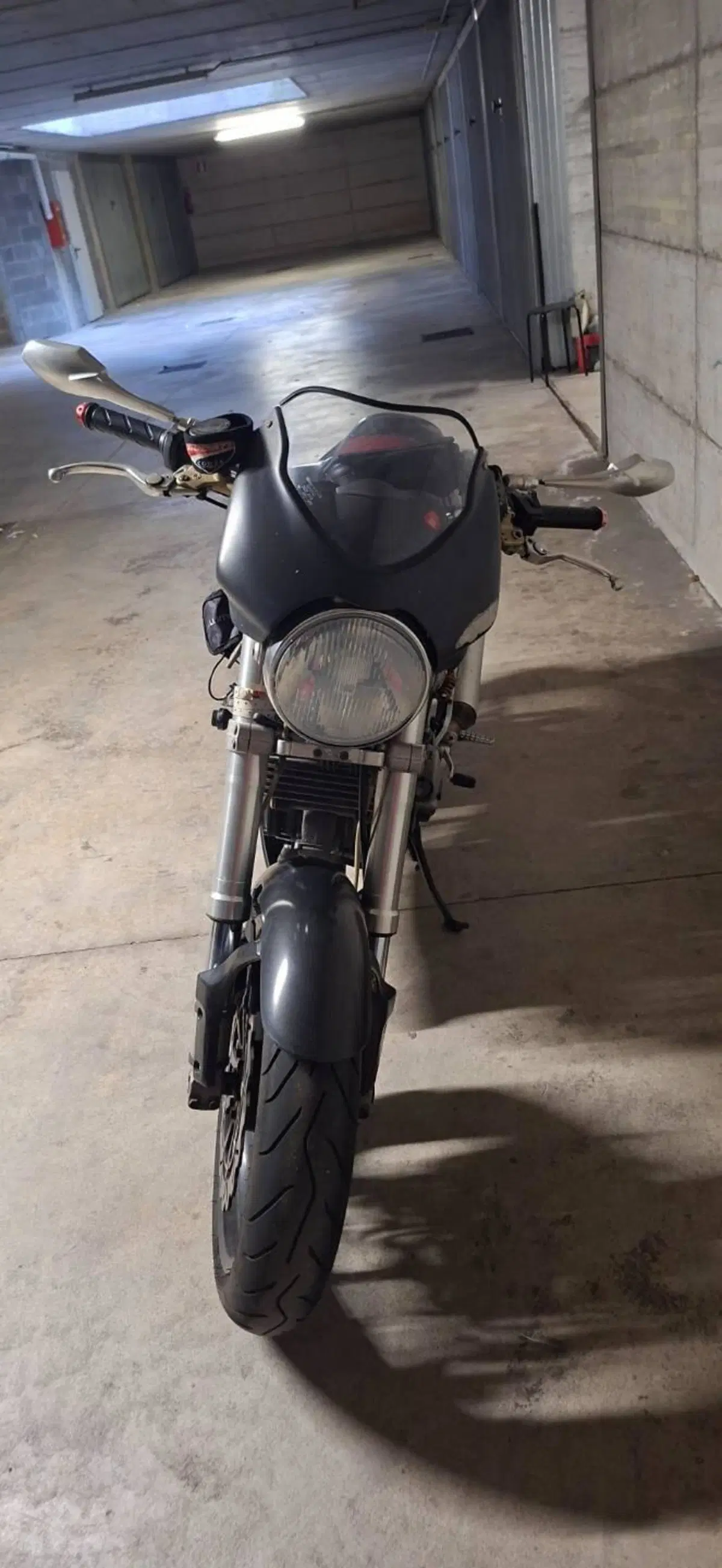 Ducati Monster 900 City Dark I.E. (1999 - 02) (3)