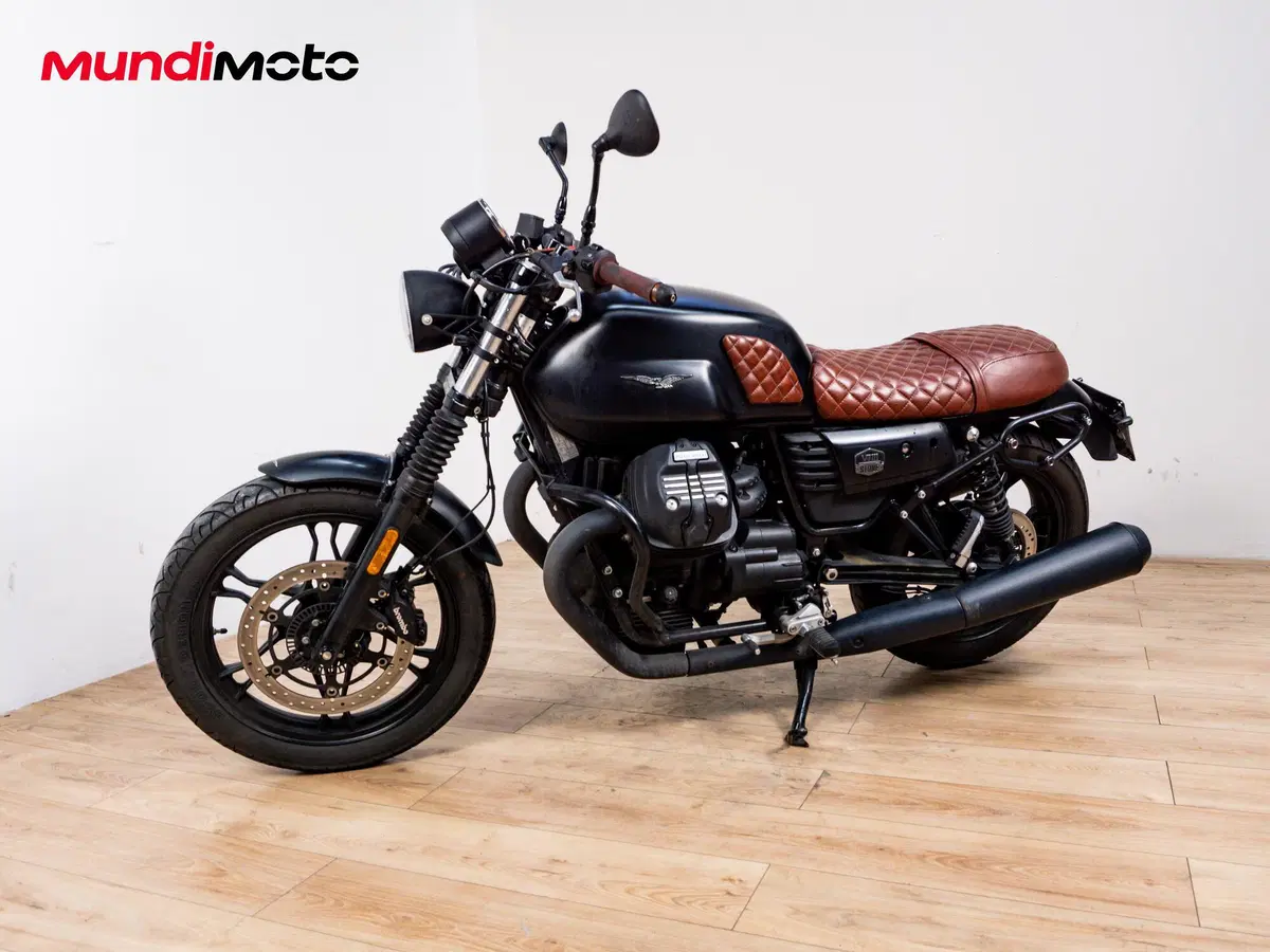 Moto Guzzi V7 III Stone (2017 - 20) (7)