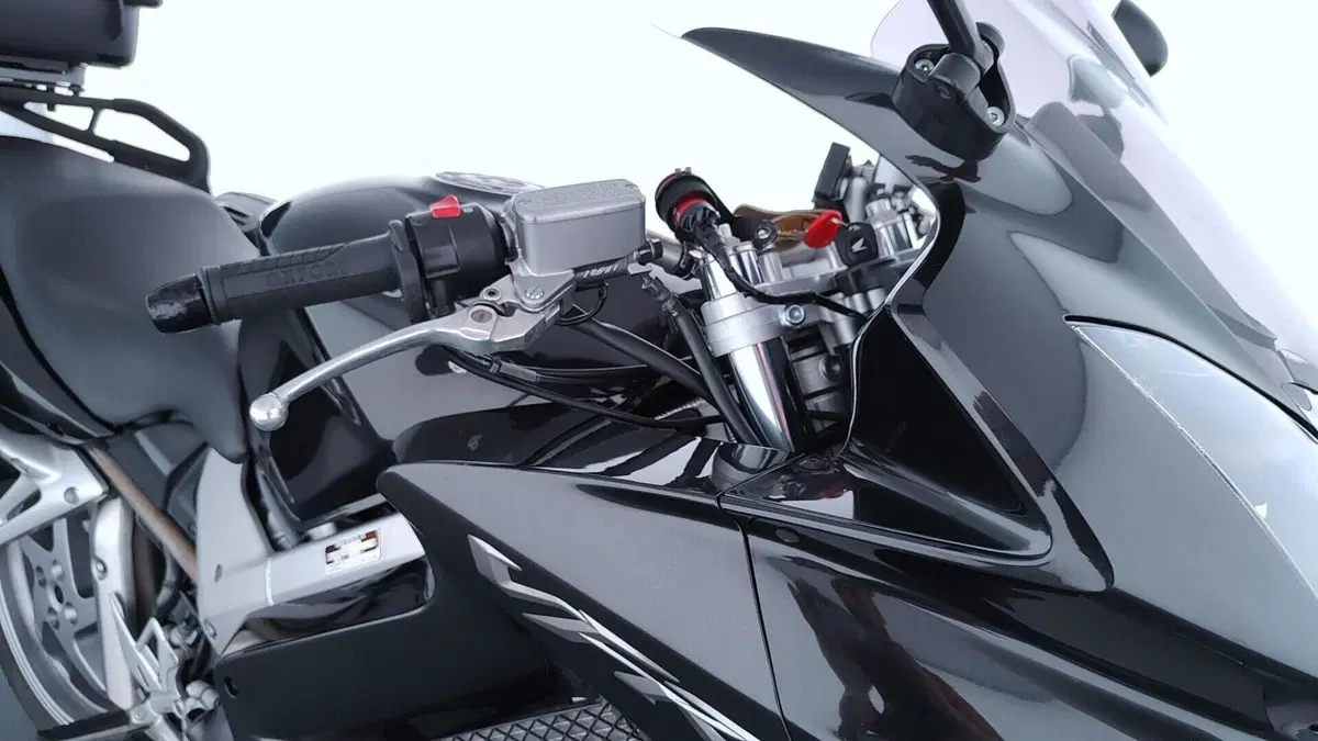 Honda VFR 800 (2006 - 13) (8)