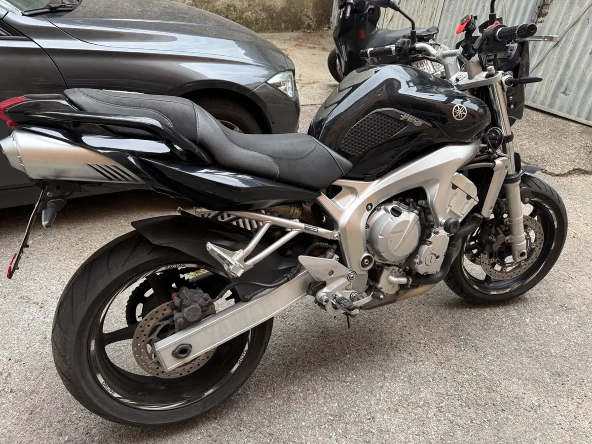 Yamaha FZ6 (2004 - 07) (3)