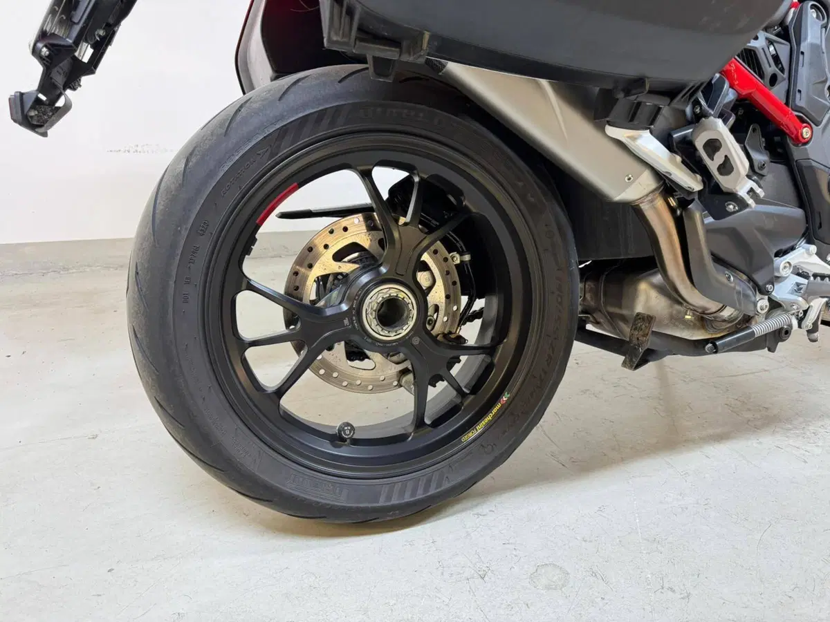 Ducati Multistrada V4 Pikes Peak (2021 - 24) (12)