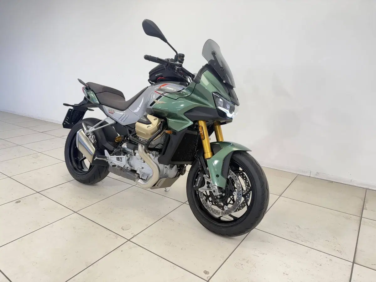 Moto Guzzi V100 Mandello (2025 - 26) (4)
