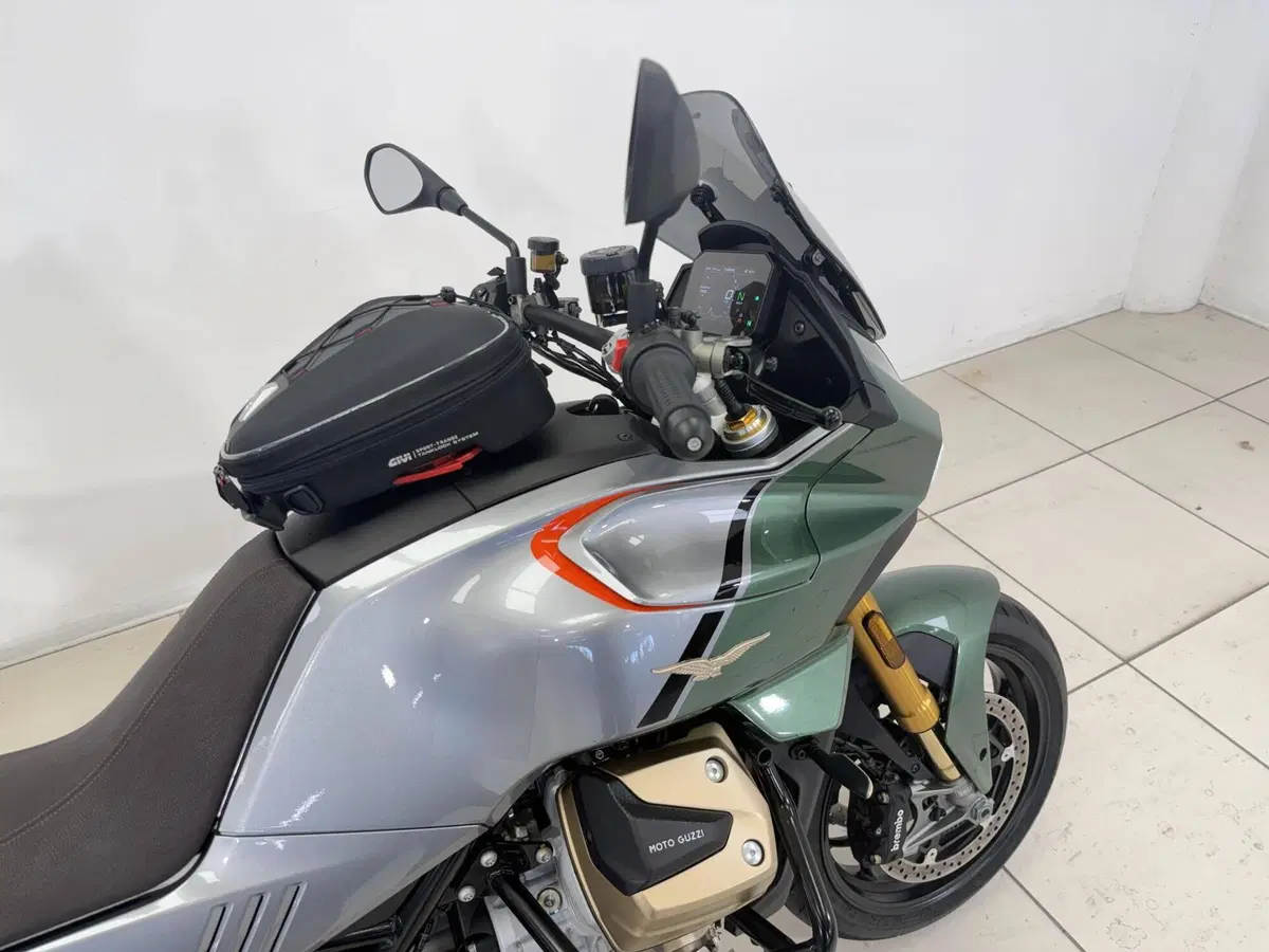 Moto Guzzi V100 Mandello (2025 - 26) (8)