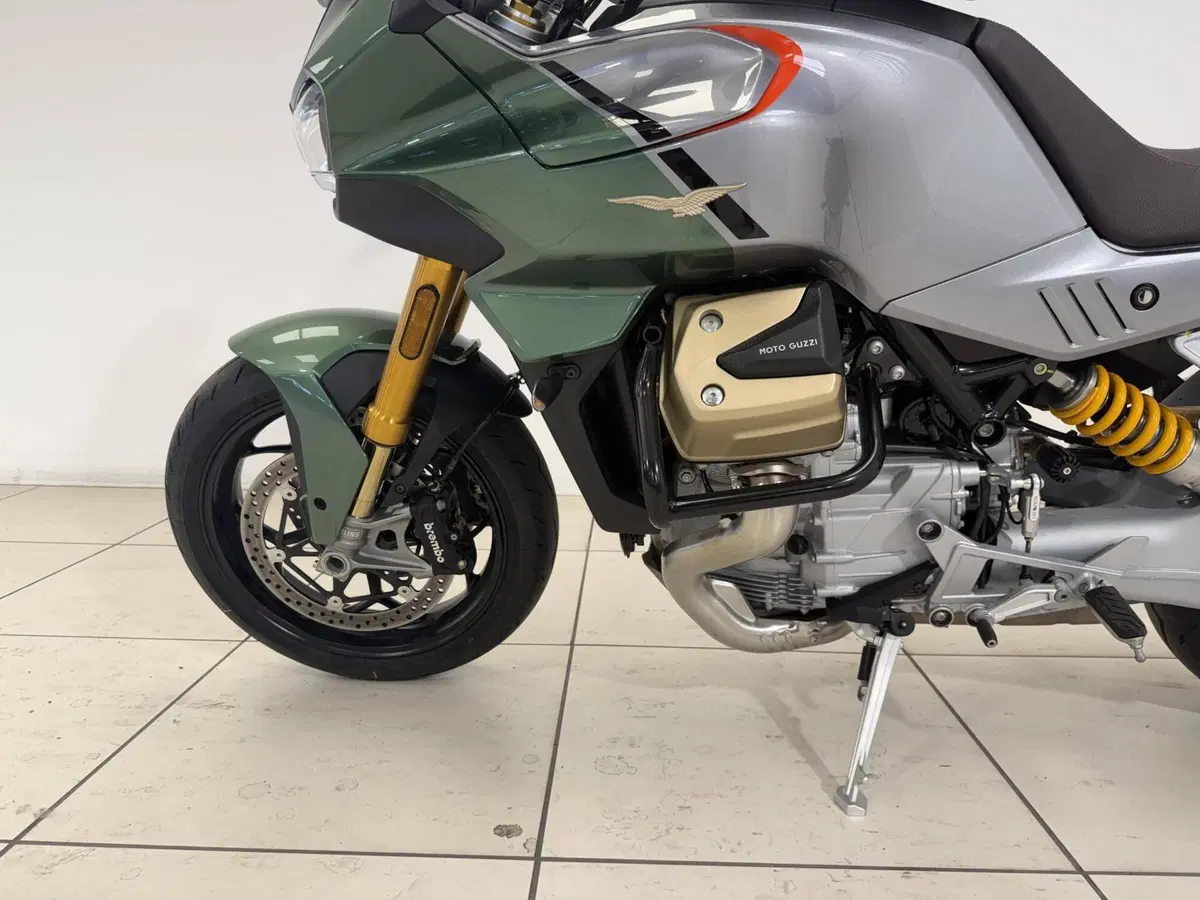 Moto Guzzi V100 Mandello (2025 - 26) (13)