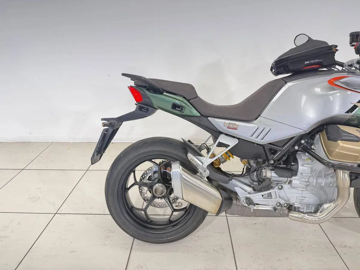 Moto Guzzi V100 Mandello (2025 - 26) (16)
