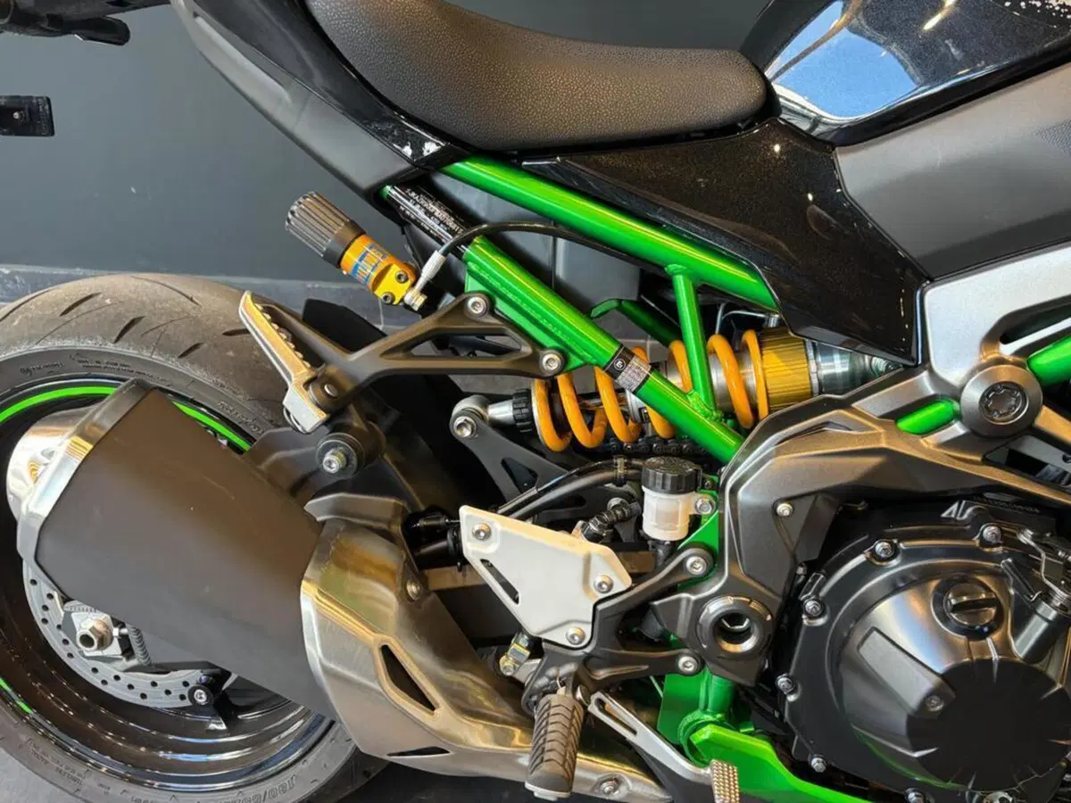 Kawasaki Z 900 SE (2022 - 24) (13)