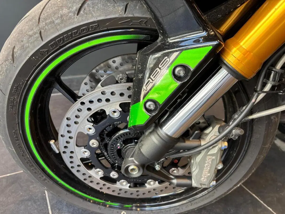 Kawasaki Z 900 SE (2022 - 24) (14)