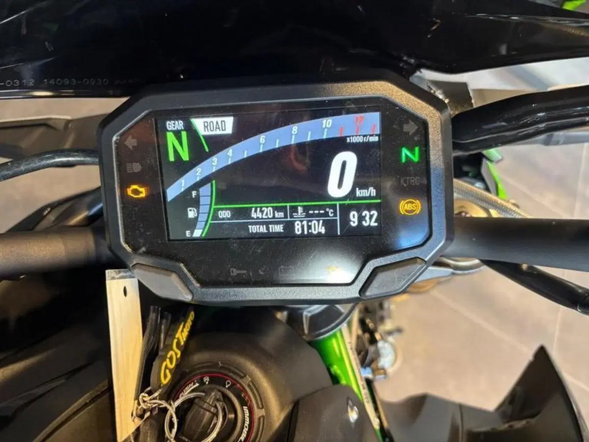 Kawasaki Z 900 SE (2022 - 24) (8)