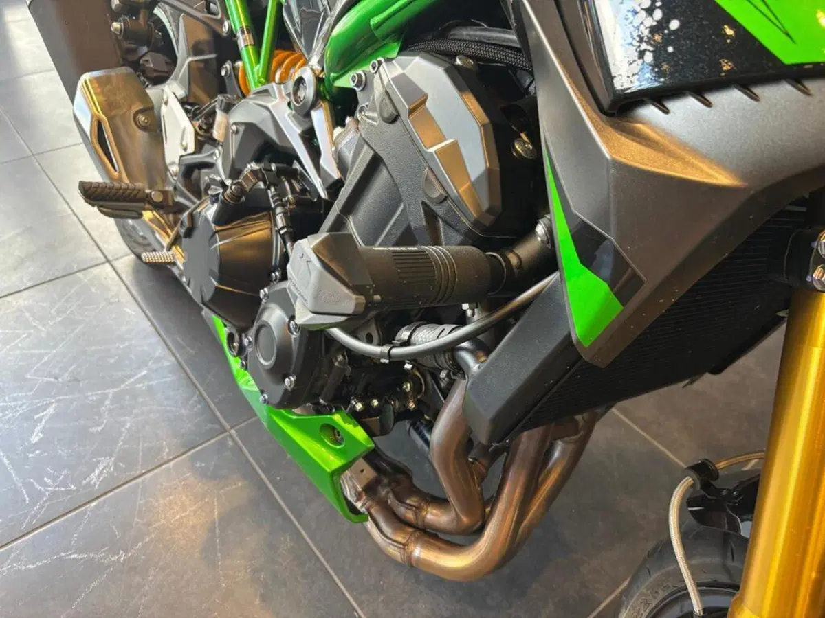 Kawasaki Z 900 SE (2022 - 24) (12)